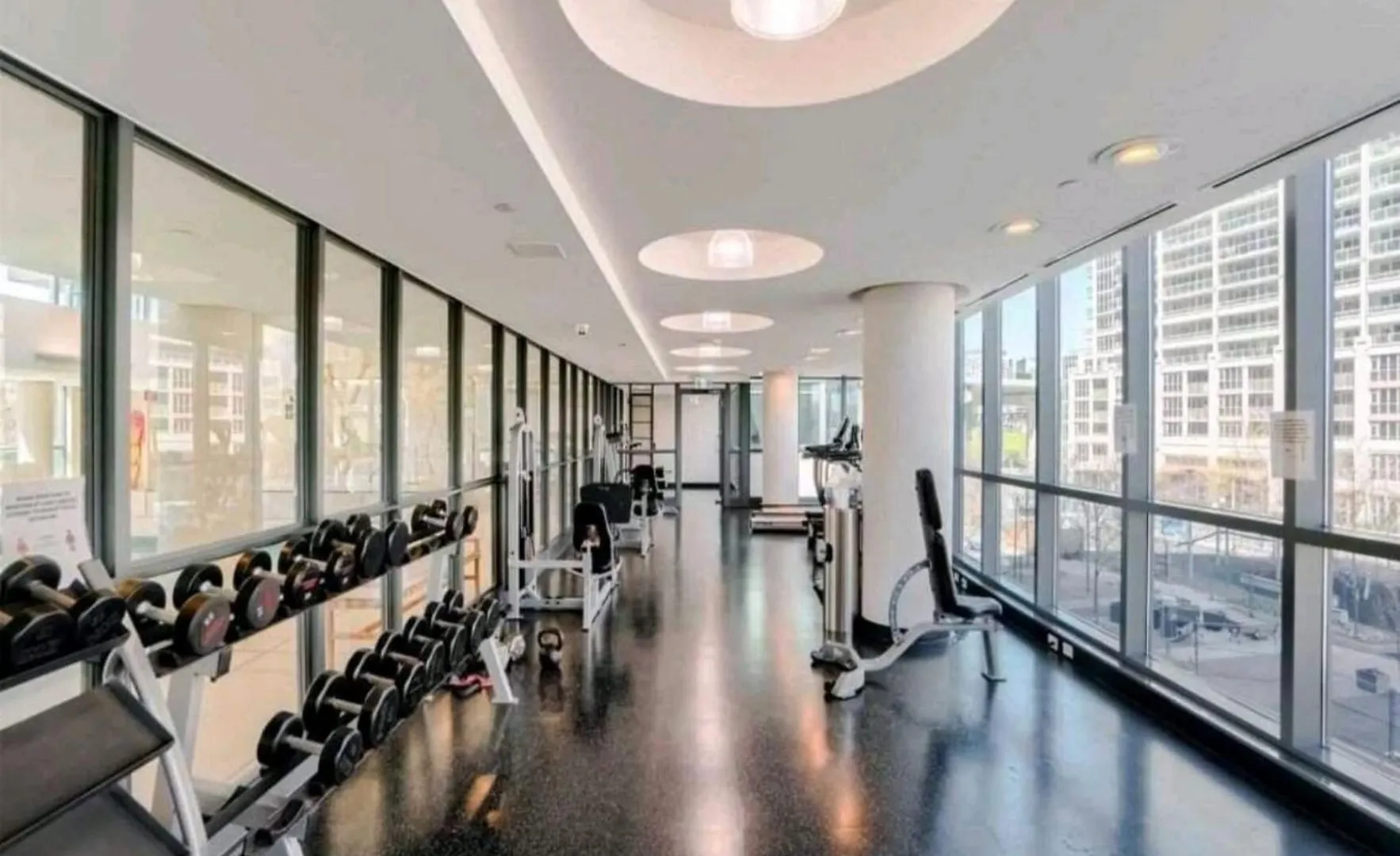 Apartment Cn Tower View With Free Parking, Pool, Gym, Free Skating, And More Toronto Canada
