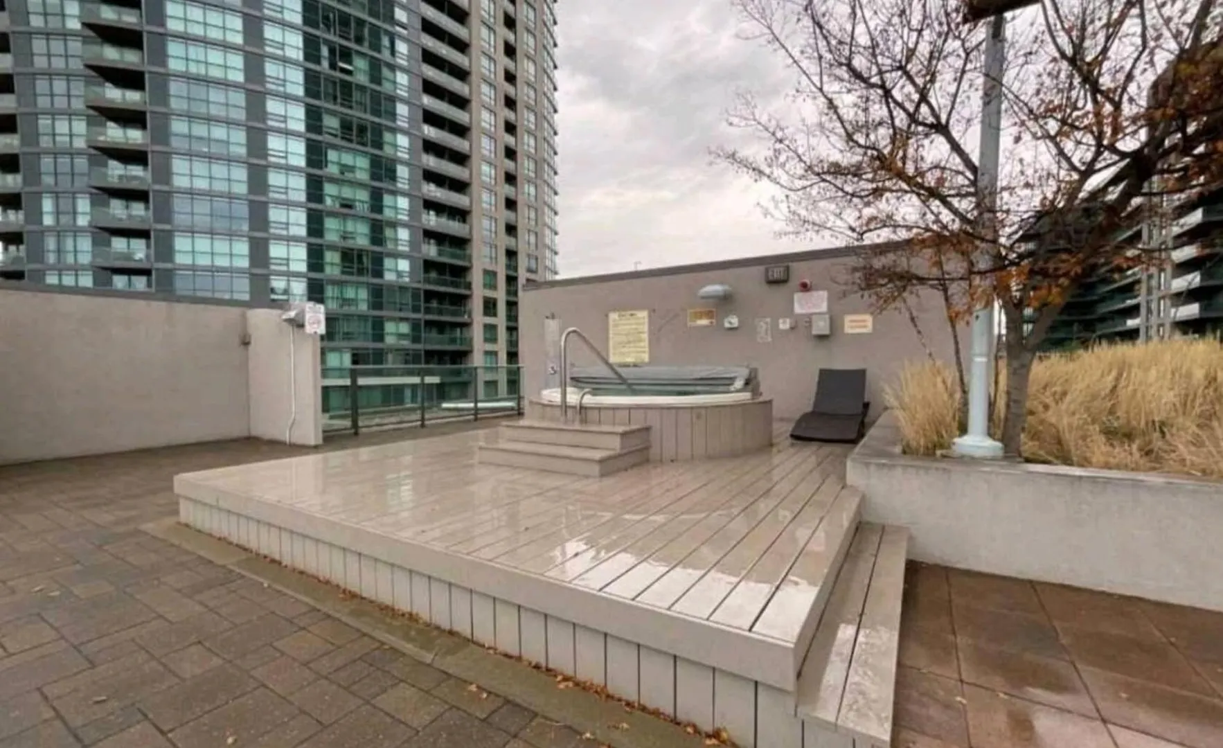 Cn Tower View With Free Parking, Pool, Gym, Free Skating, And More Toronto
